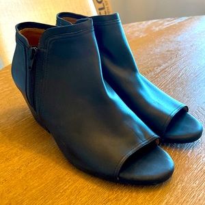 Natural Soul Open-Toe ankle booties.